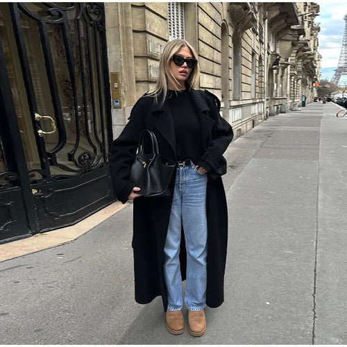 Elegant women's coat made of high-quality material with adjustable belt