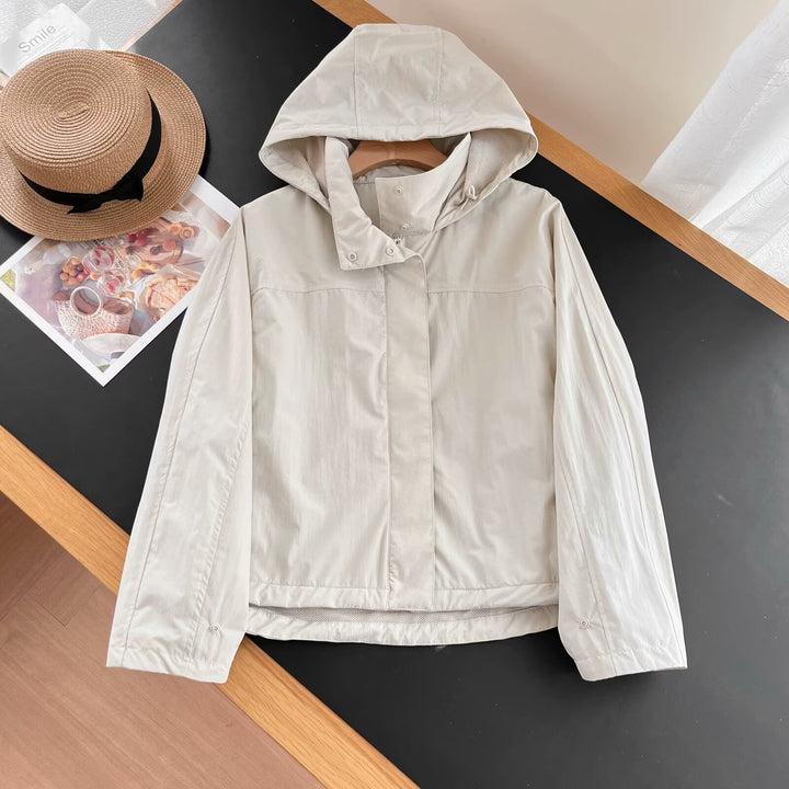 Veste de transition légère pour femmes avec capuche et fermeture éclair pratique Chic & Stil
