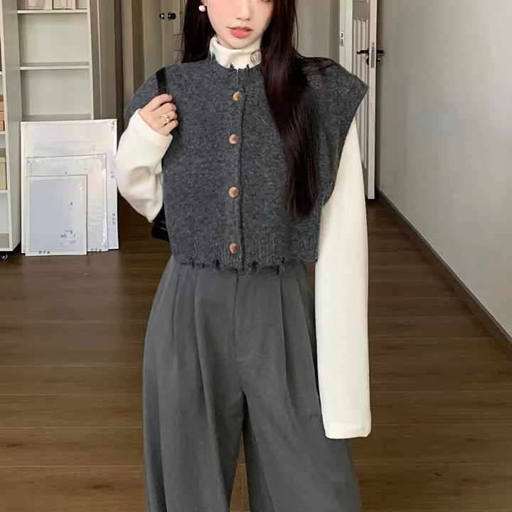 Cardigan court pour femmes avec ourlet fendu et détails de boutons en bois Chic & Stil