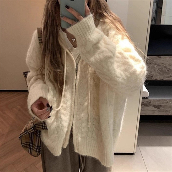 Ladies cozy cardigan with wide sleeves and a fine texture Lune London