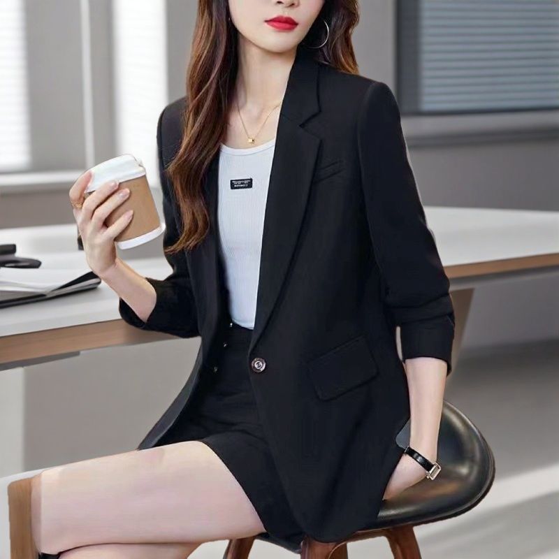 Blazer tendance pour femmes avec coupe ajustée Chic & Stil