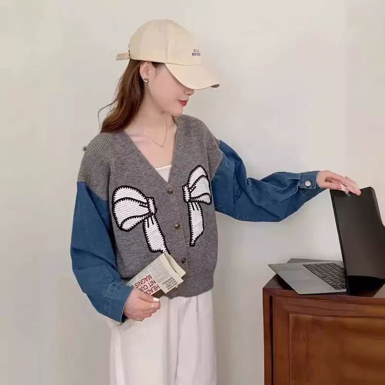 Cardigan féminin à la mode avec broderie décorative en nœud Chic & Stil