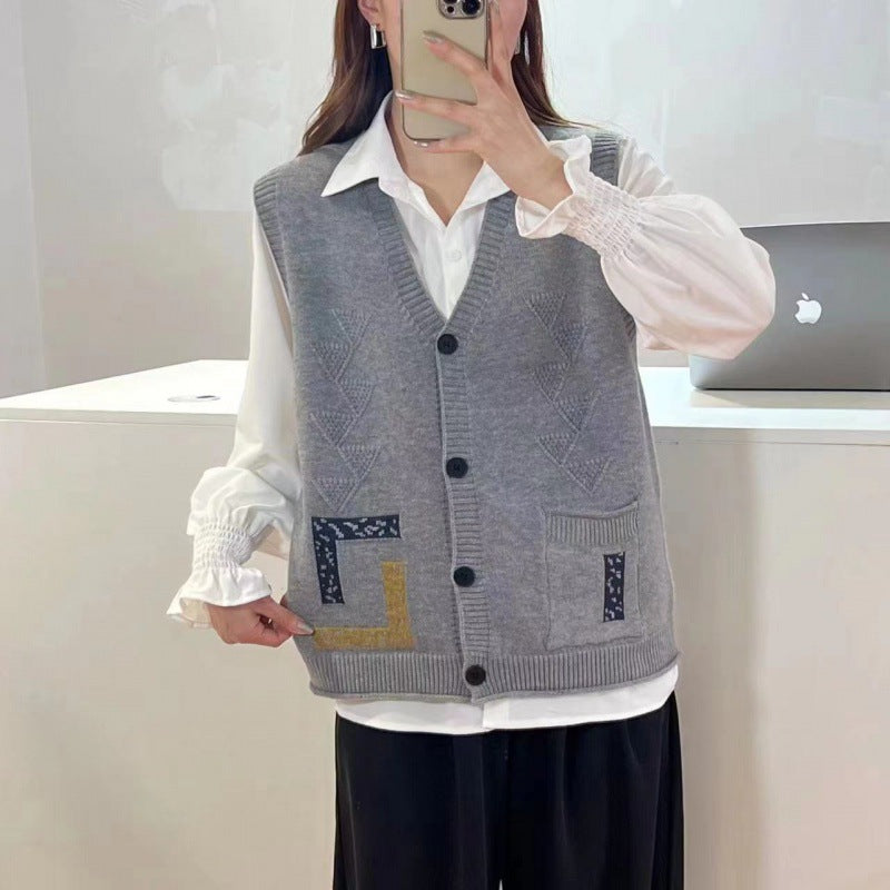 Knitted vest for women with V-neck and decorative pockets Lune London