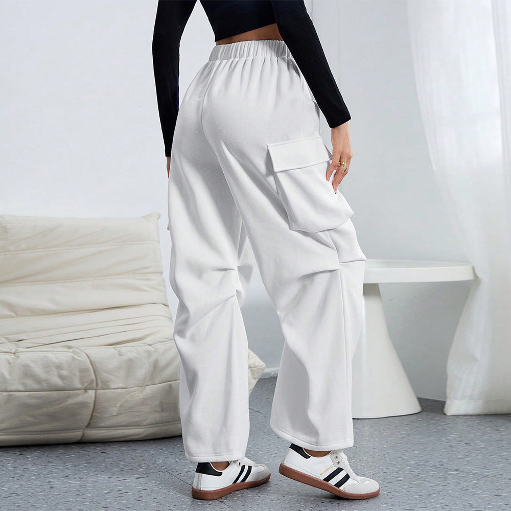 Pantalons cargo pour femmes avec une coupe ample et des poches pratiques Chic & Stil