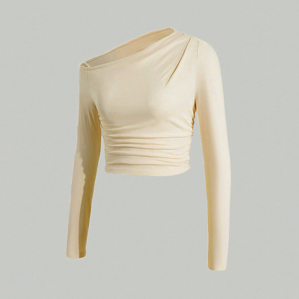 Asymmetrical short top with long sleeves for women with a slight gathered effect Chic & Stil