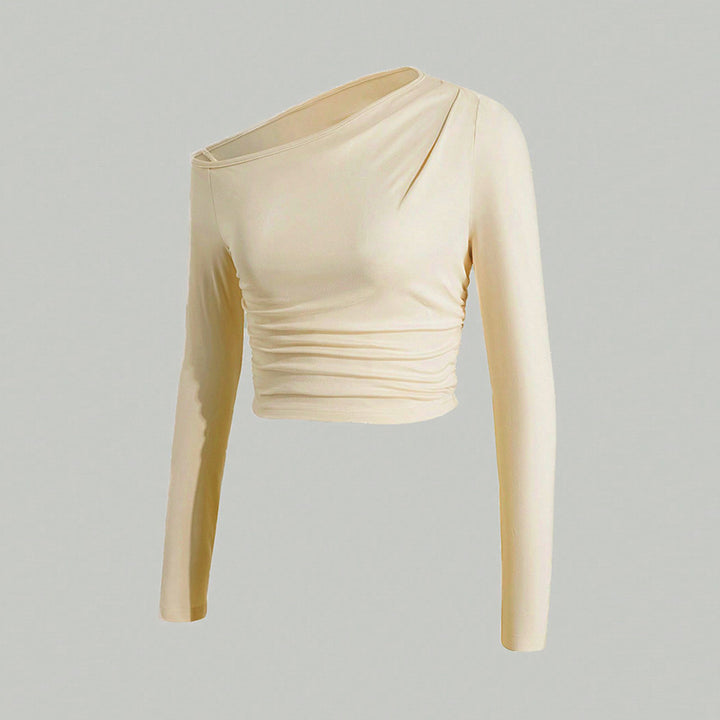 Asymmetrical short top with long sleeves for women with a slight gathered effect Chic & Stil