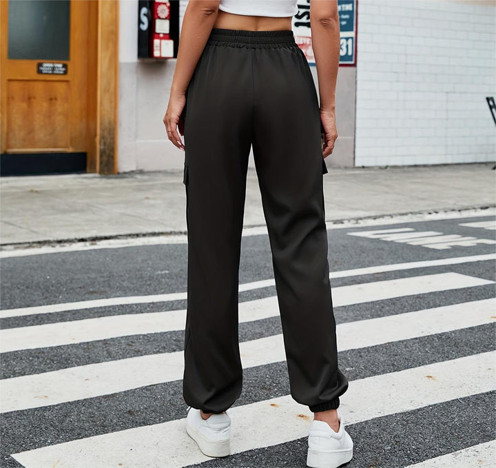 Women's cargo pants with elastic waist and practical side pockets Lune London