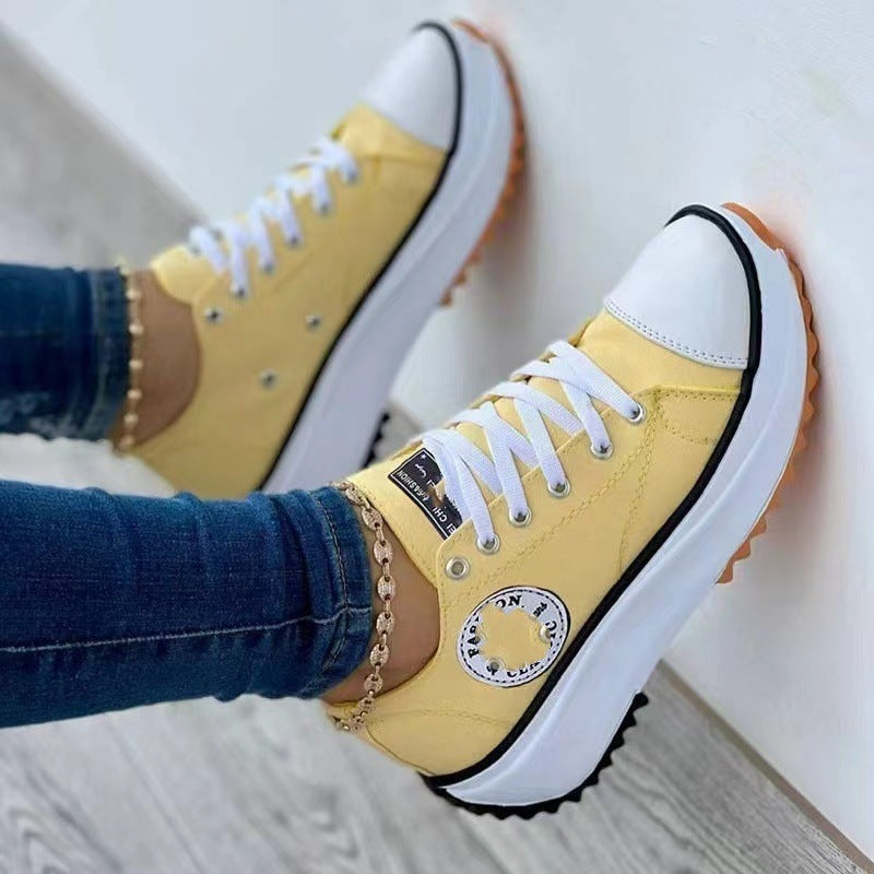 Sporty canvas sneakers for women with an urban design and rubber sole Lune London