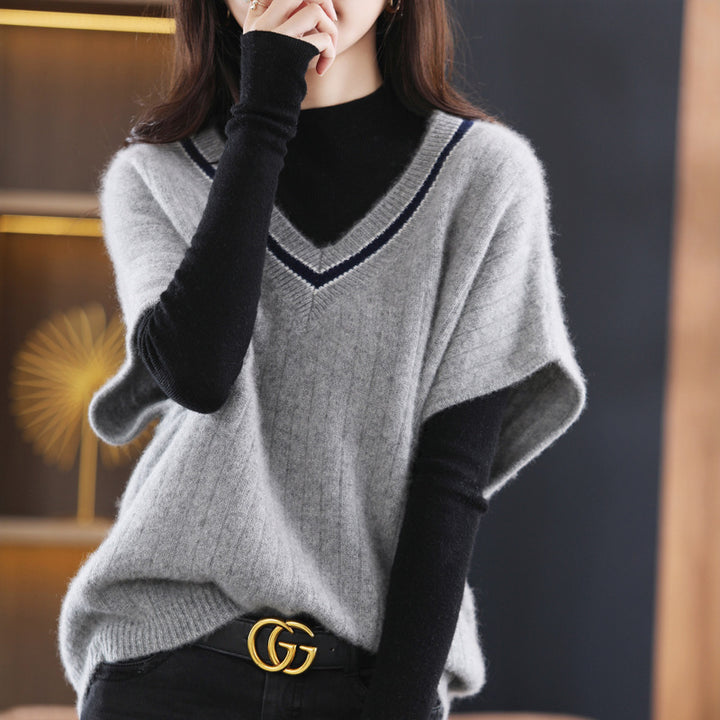 Knitted top for women with V-neck and sporty pattern Lune London