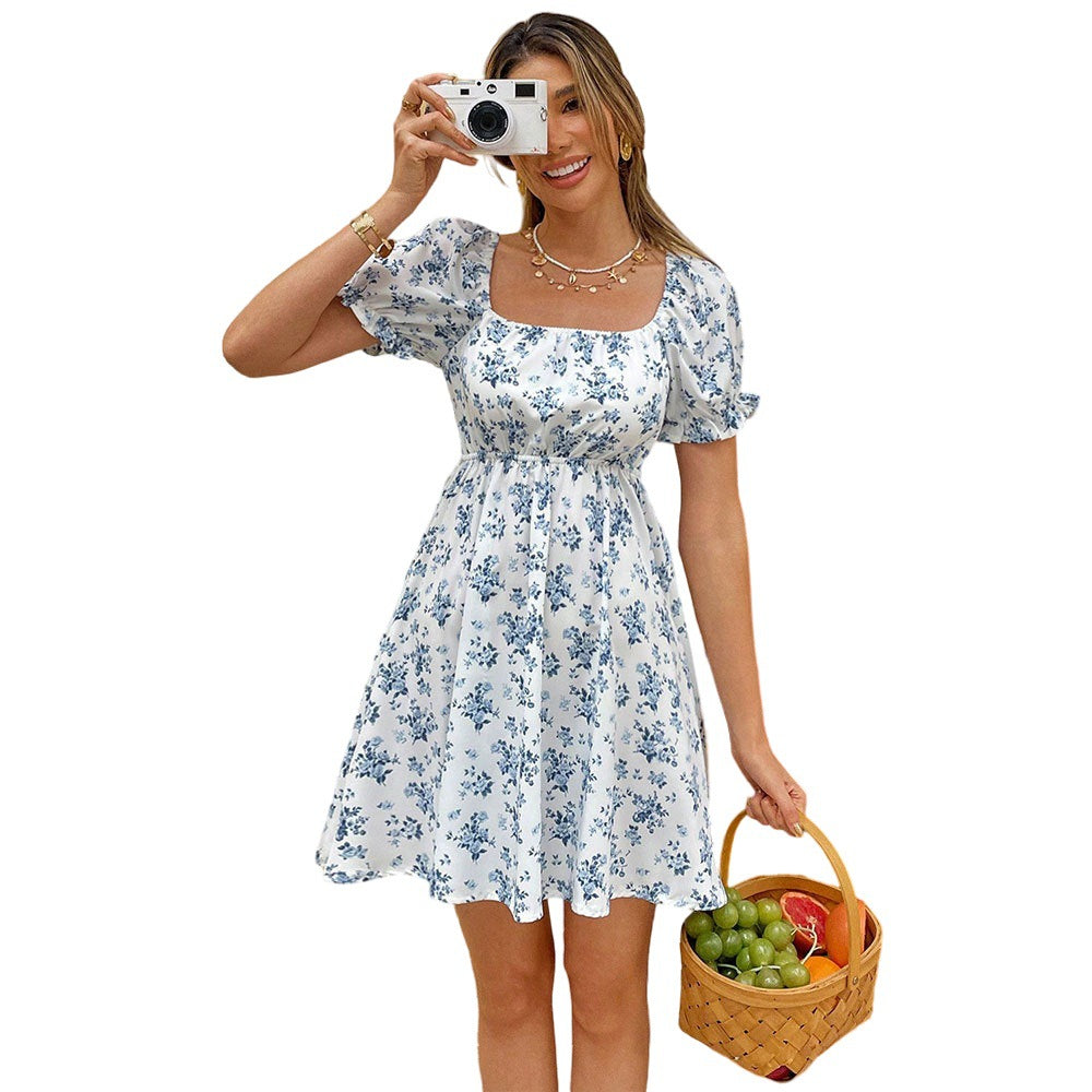 Robe d'été florale pour femmes avec décolleté chic au dos et manches bouffantes Chic & Stil