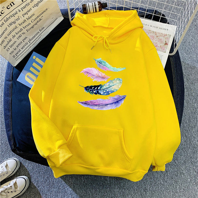 Women's hoodie with artistic feather motif Chic & Stil