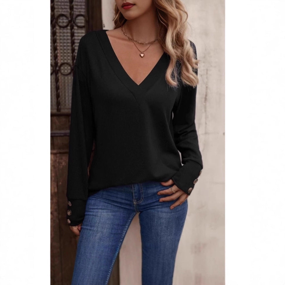 Women's casual V-neck sweater with special button details Lune London