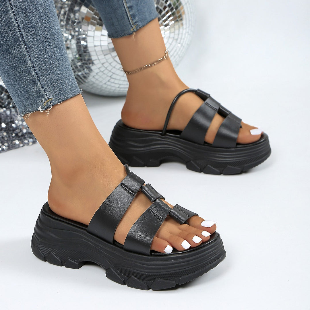Comfortable strap sandals for ladies with trendy profile and non-slip sole Lune London