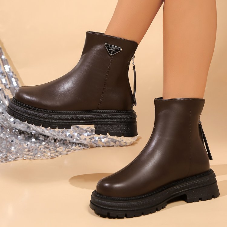 Women’s boots with sturdy rubber profile and stylish zipper Lune London