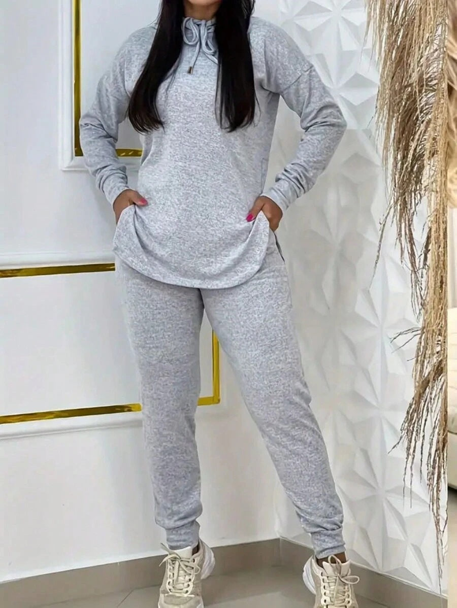 Ensemble lounge sportif pour femmes avec capuche et poches pratiques Chic & Stil