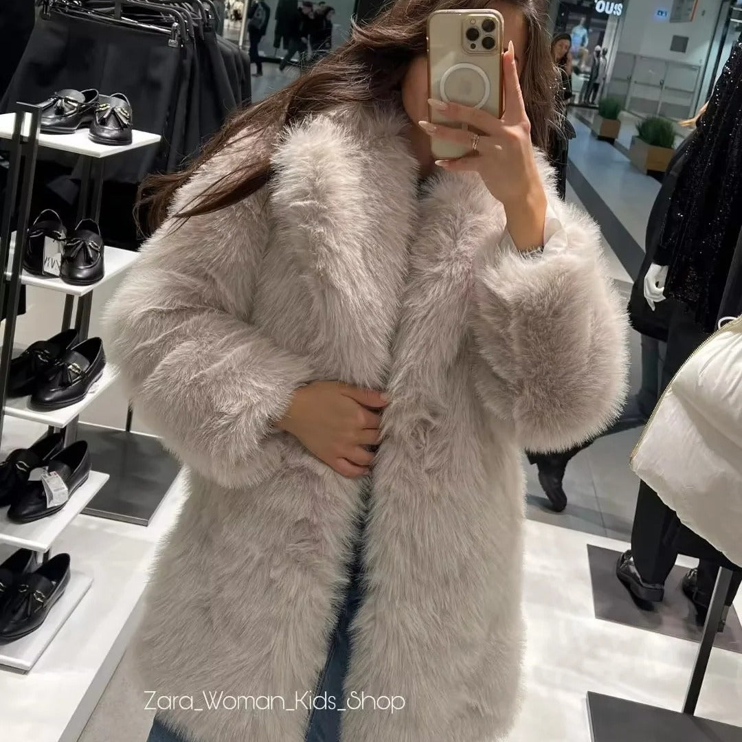 Veste en peluche pour femmes avec des revers élégants et des poches pratiques Chic & Stil