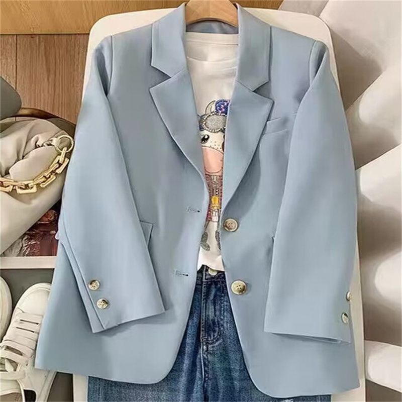 Blazer féminin chic avec tissu texturé et détails de bouton élégants Chic & Stil