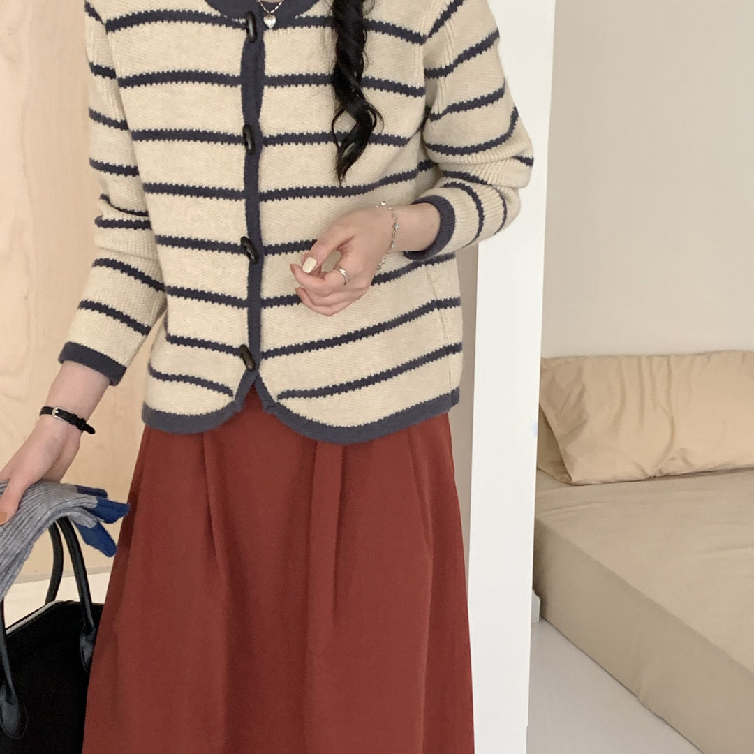 Gilet pour femmes avec motif rayé maritime et grands boutons Chic & Stil