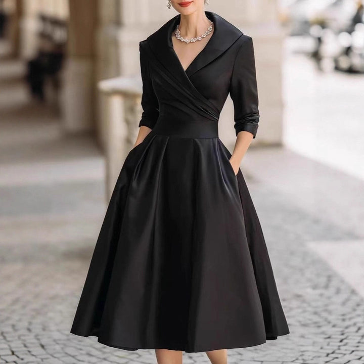 Robe portefeuille élégante pour femmes avec peplum et poches pratiques Chic & Stil