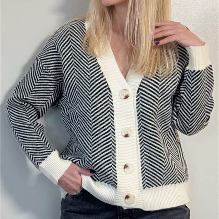 Elegant women's knitted cardigan with zigzag pattern Lune London