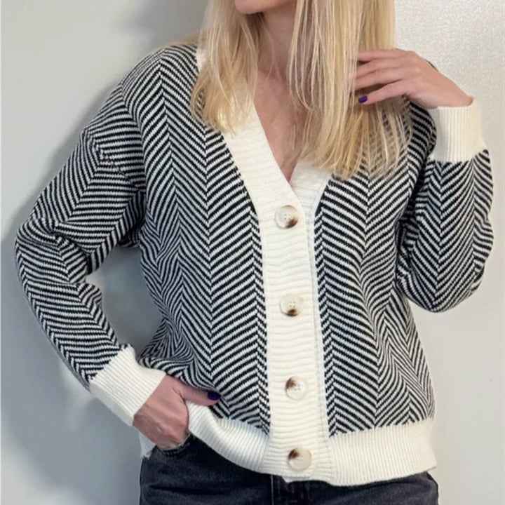 Elegant women's knitted cardigan with zigzag pattern Lune London