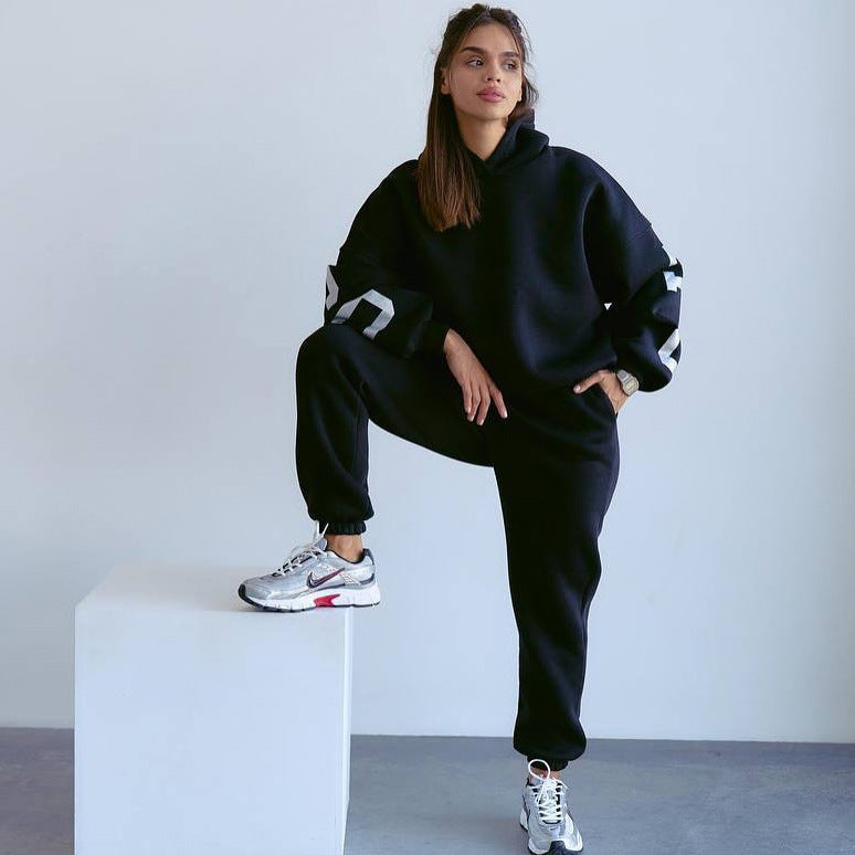 Oversized casual hoodie for women with sporty details Lune London