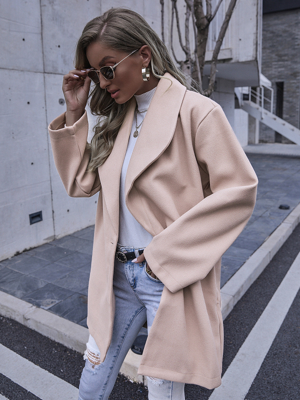 Ladies oversized fashionable coat with an elegant lapel and a practical cut Lune London