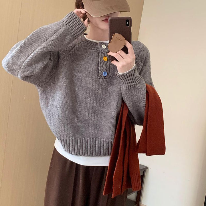 Pull confortable pour femmes avec des détails de boutons colorés et un matériau doux Chic & Stil