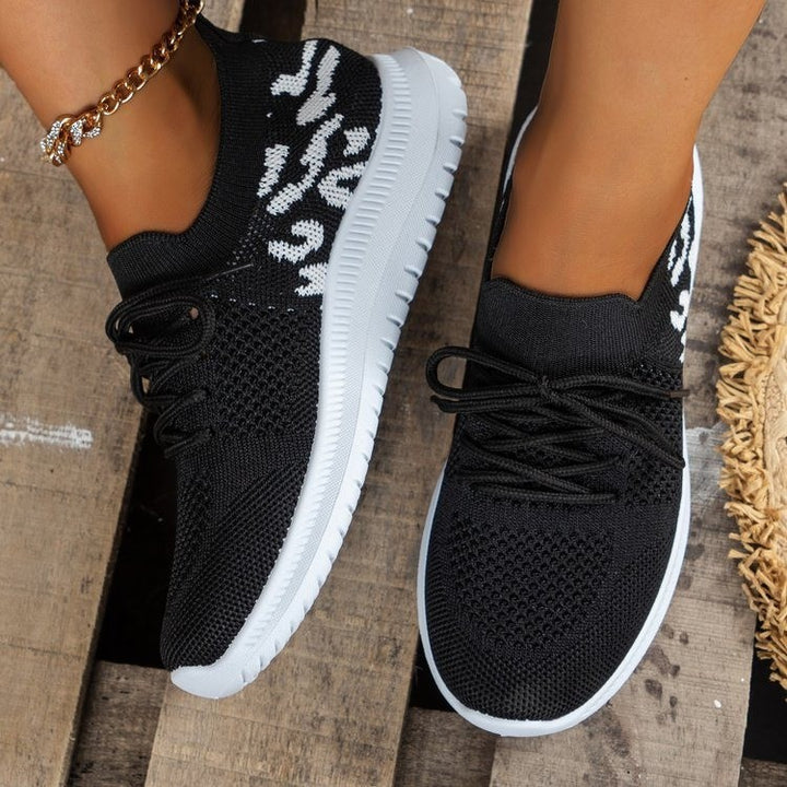 Breathable sneakers for women with elastic mesh upper Lune London