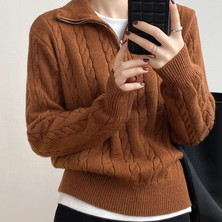 Pull en tricot pour femmes avec design en torsades et col montant moderne Chic & Stil