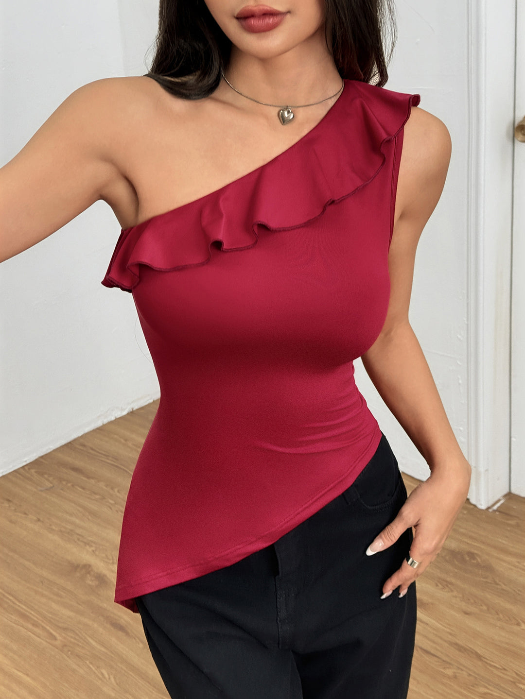 Asymmetrical top for women with ruffle details Chic & Stil