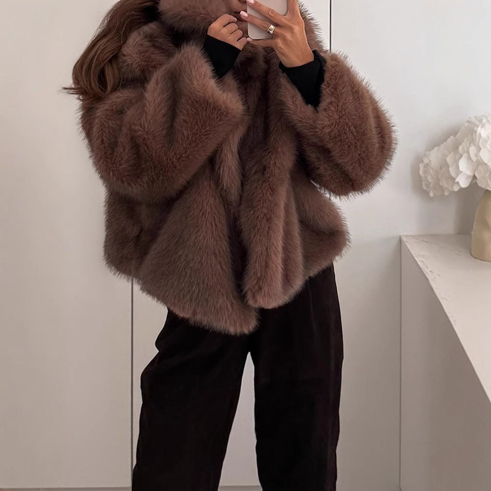 Stylish faux fur coat for women with wide collar Lune London