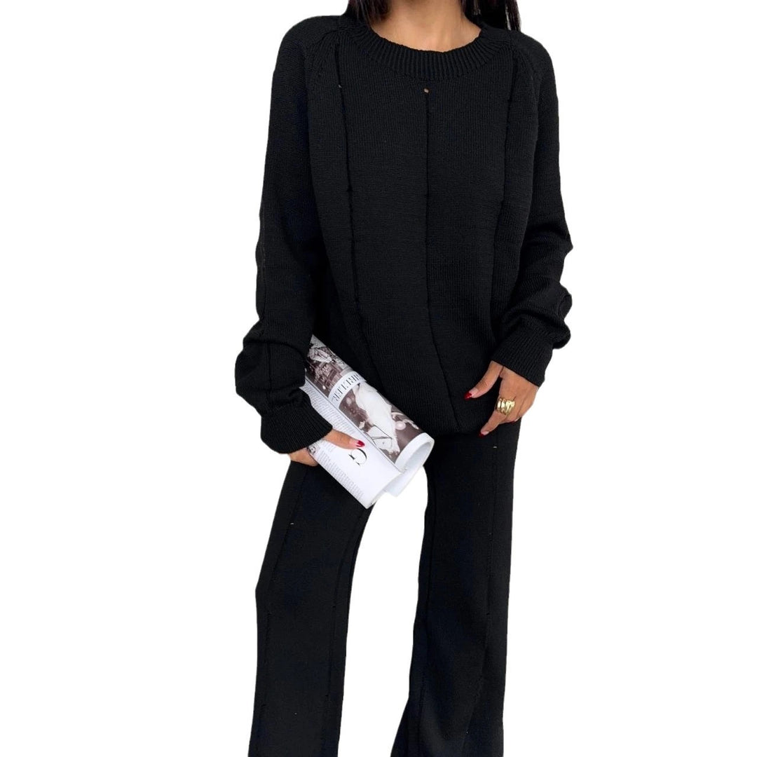 Comfortable knitted set for women with a modern cut and discreet accents Lune London