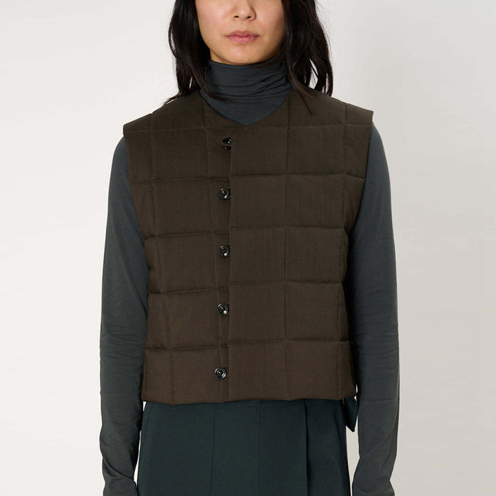 Ladies quilted gilet with versatile design Lune London