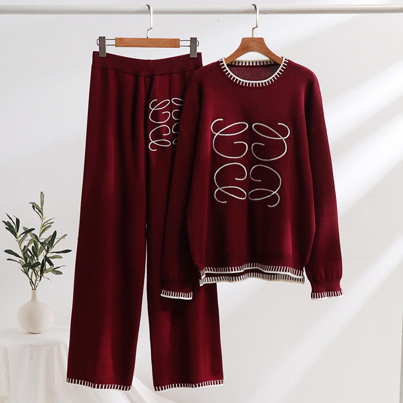 Casual women's sweatshirt set with graphic design and stylish contrast details Lune London