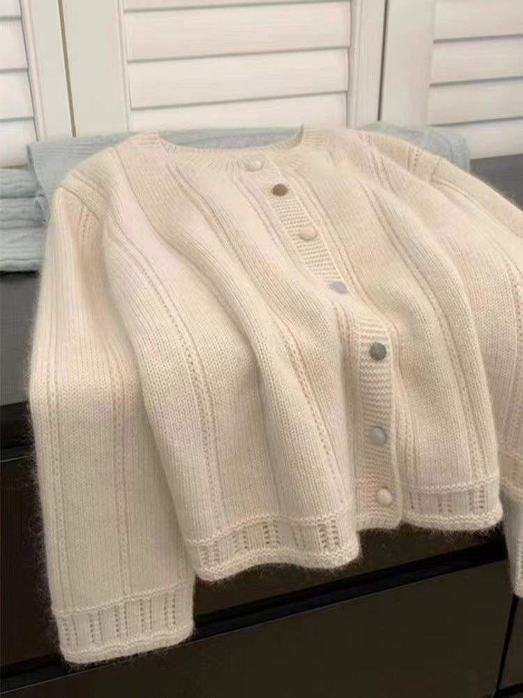 Women's knit jacket with a decorative ribbed design and button closure Lune London