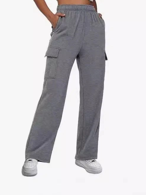 Versatile cargo pants for women with elastic waistband and numerous pockets Chic and Style