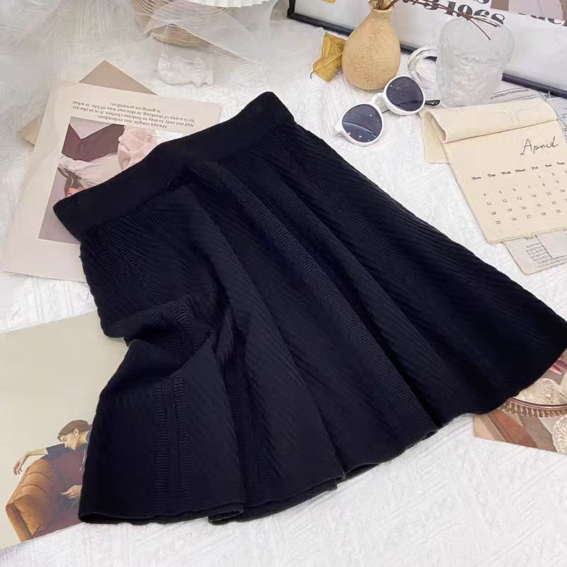 Mid-length knitted skirt for ladies with detailed rib pattern Lune London