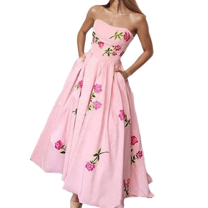 Robe maxi élégante sans bretelles pour femmes avec design floral et poches latérales Chic & Stil