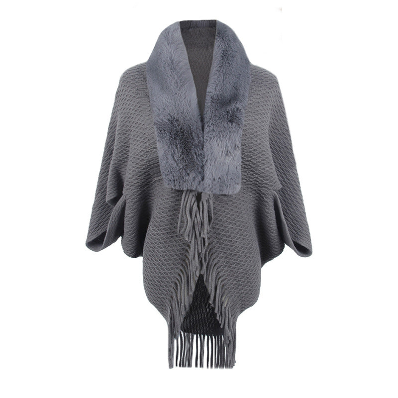 Ladies fashion poncho with luxurious faux fur collar Lune London