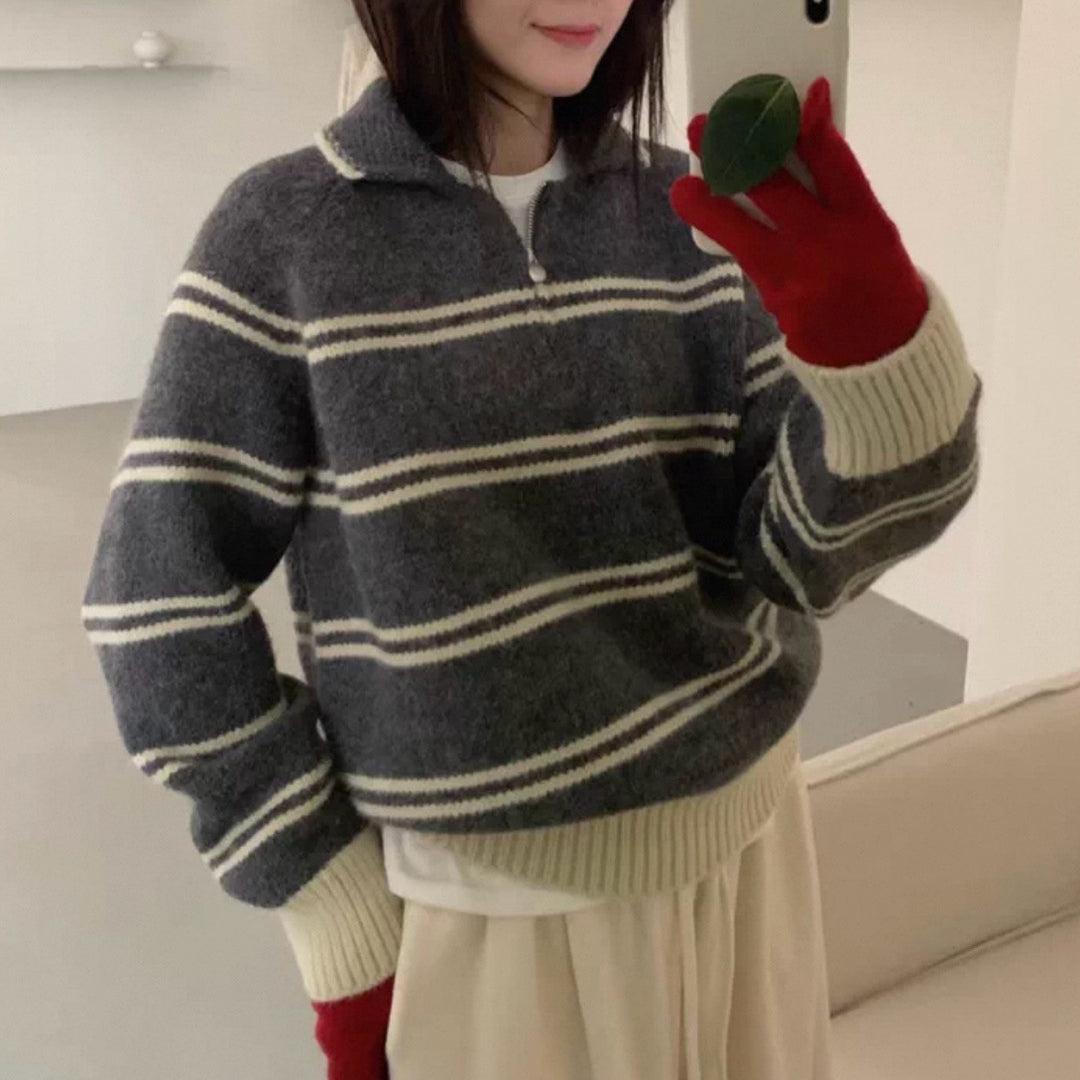 Pull pour femmes à motifs avec col montant et détails contrastés Chic & Stil