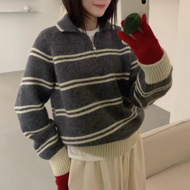 Pull pour femmes à motifs avec col montant et détails contrastés Chic & Stil