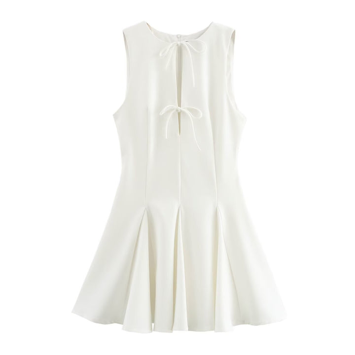 Leisure dress for women with refined knot details and a flowing hem Lune London