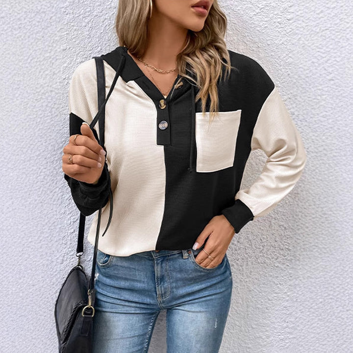 Blouse à capuche décontractée pour femmes avec des couleurs contrastées Chic & Stil