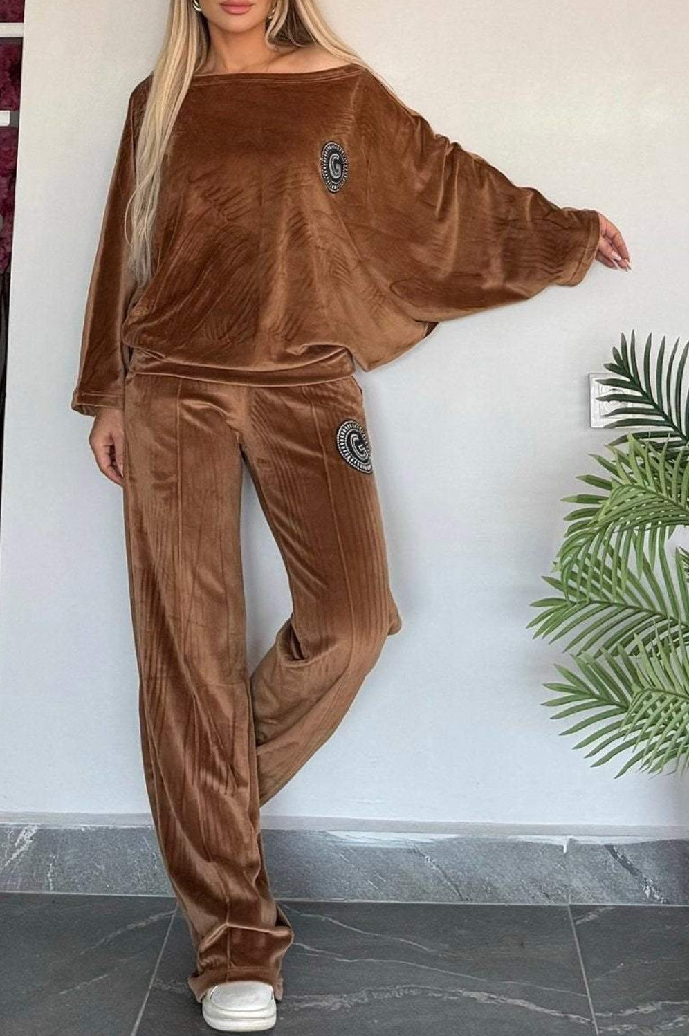 Ensemble décontracté en velours pour femme avec coupe douce Chic & Stil