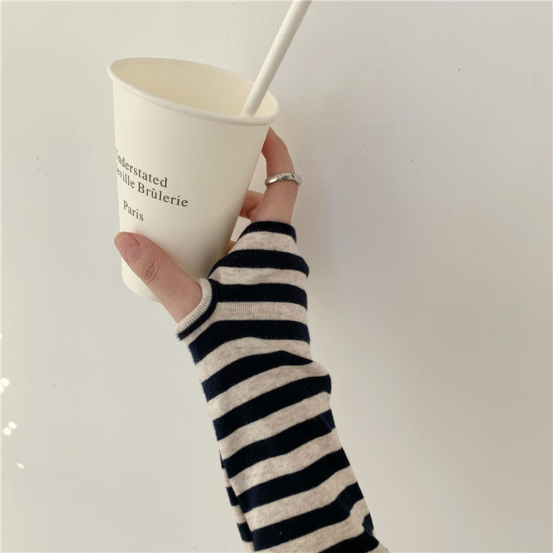 Ladies casual long sleeve shirt with fashionable stripe pattern and thumb holes Chic & Stil