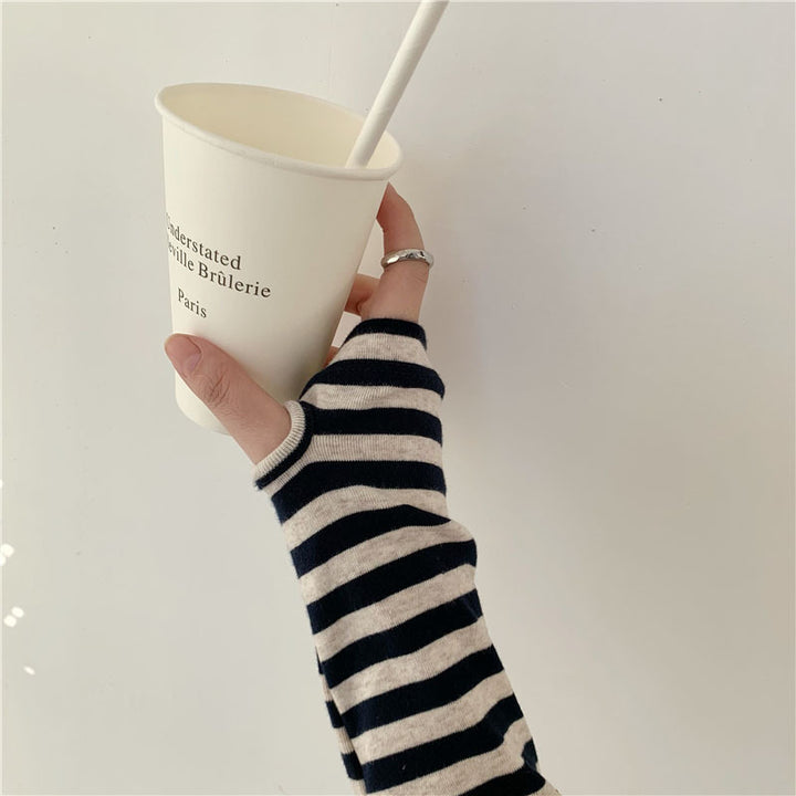 Ladies casual long sleeve shirt with fashionable stripe pattern and thumb holes Chic & Stil