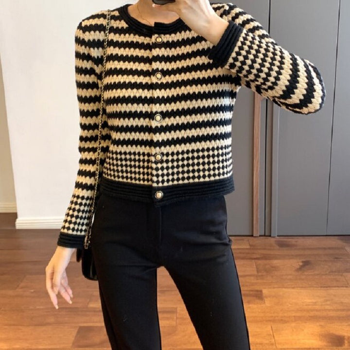 Ladies trendy knit jacket with graphic design and chic golden button details