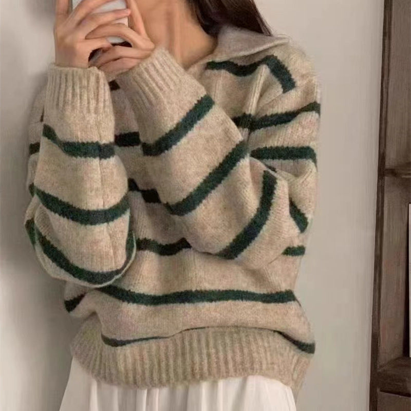 Pull élégant pour femmes avec motif rayé et col Chic & Stil