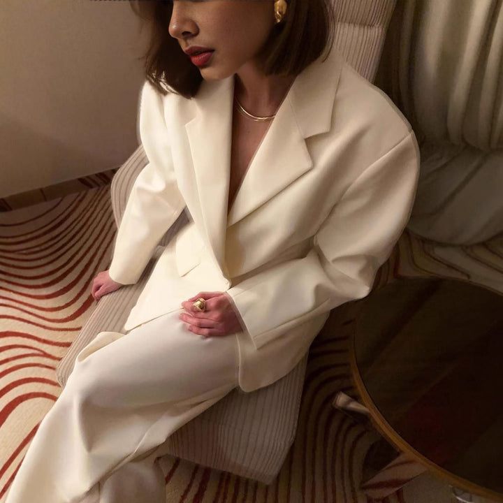 Elegant blazer jacket for women with a fitted cut and practical pockets Lune London